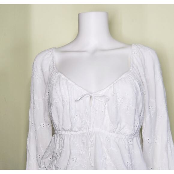 Hollister Eyelet Embroidered Peplum Crop Top Womens L White Cottagecore Blouse - Picture 4 of 9